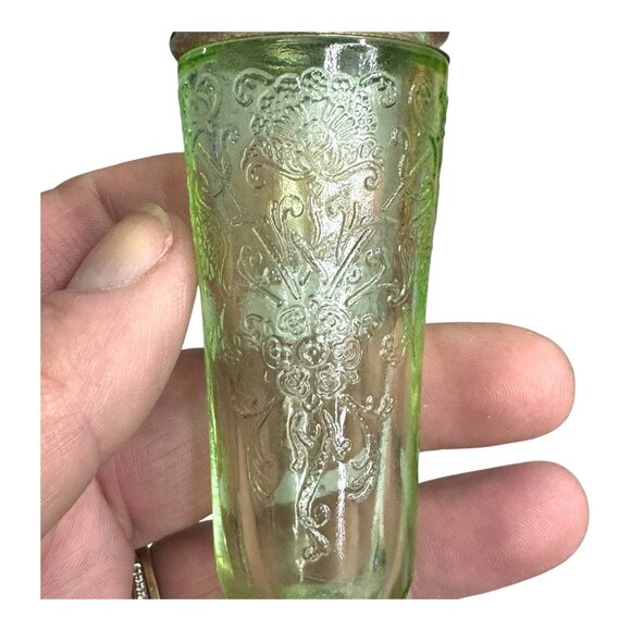 Vintage 1930s Hazel Atlas Royal Lace Uranium Green 4" Salt Pepper Shaker Pair - Picture 4 of 12